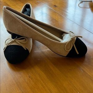 Elegant Tan and Black Women's Flats